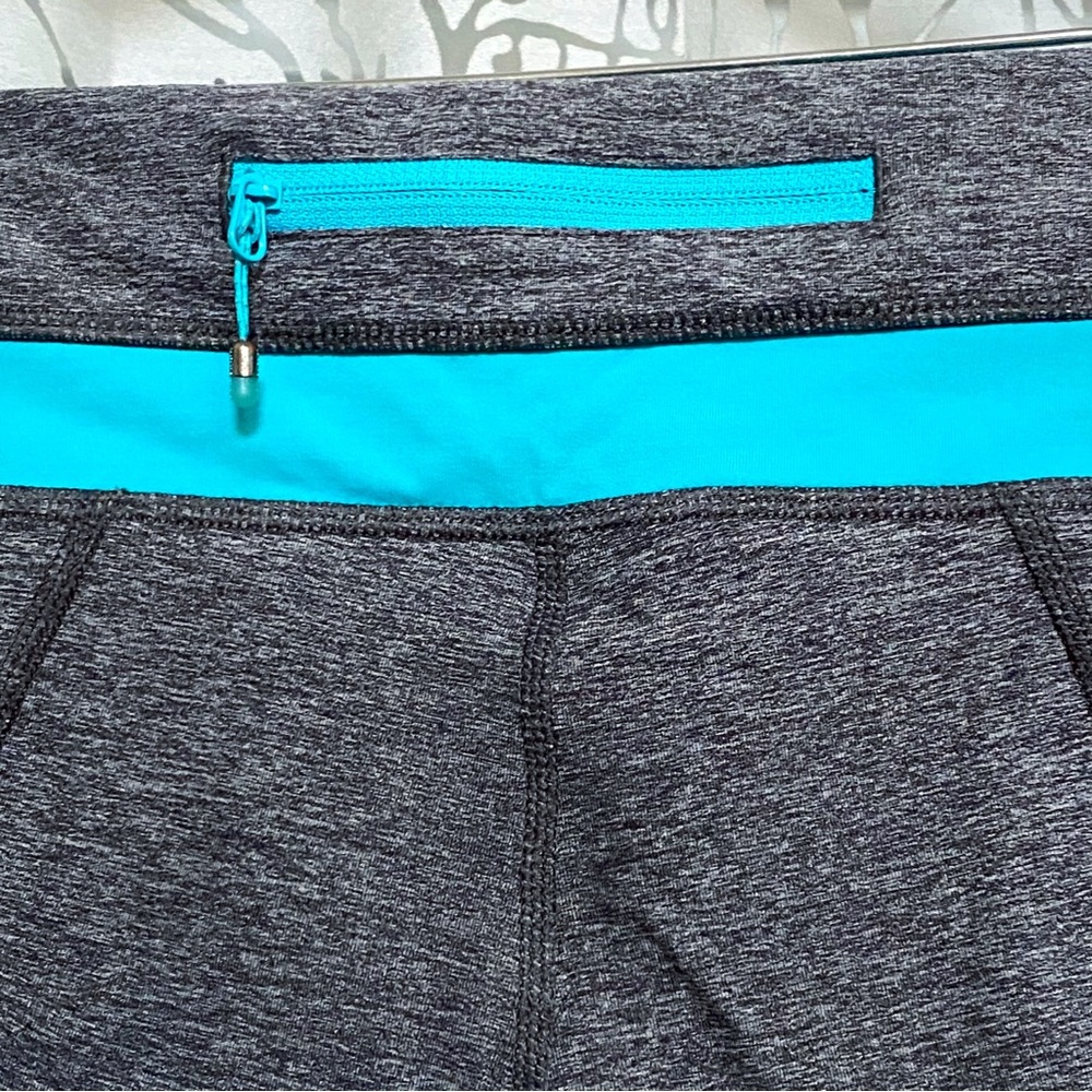 Lululemon run Heathered gray black blue stripe inspire crop leggings - Picture 6 of 14